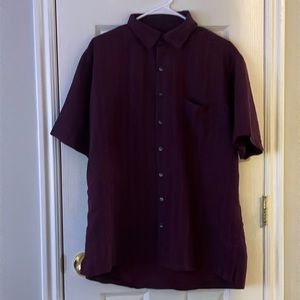 Mens casual maroon button up shirt. Size L (16 1/2-17)